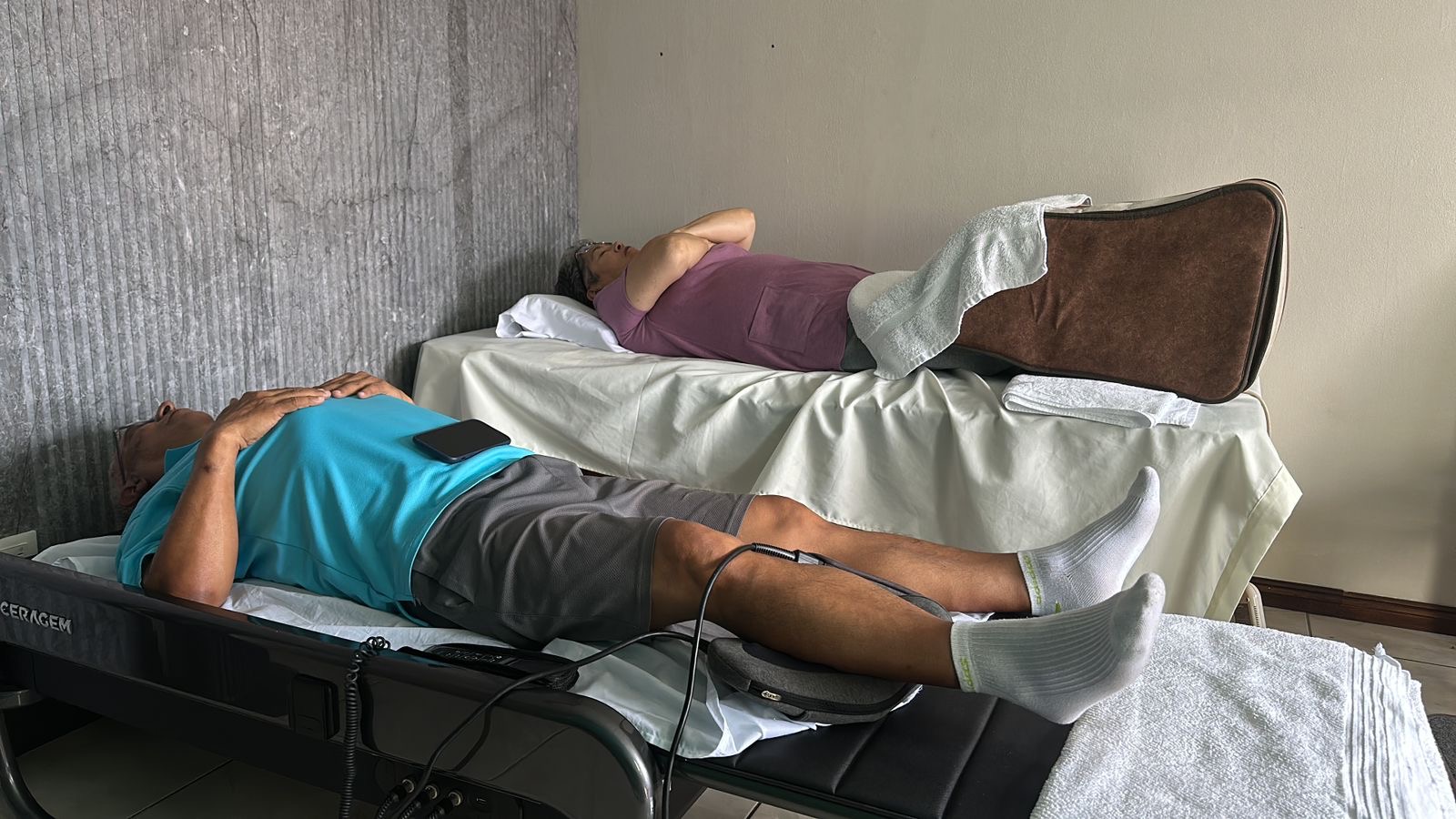 Terapia CERAGEM - pacientes en sesión
